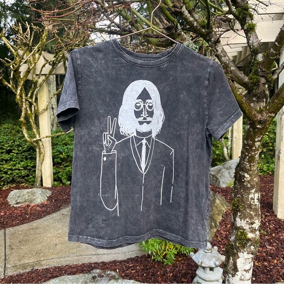 kaniswka Tops - 🎸🖤 John Lennon Graphic Vintage Wash Tee 🖤🎸